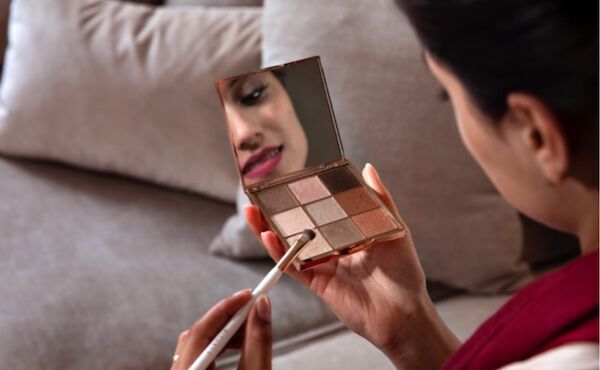 /Magazine/2021/December/06-12-2021_10 make-up bestsellers for the perfect festive look2-thumbnail.jpg